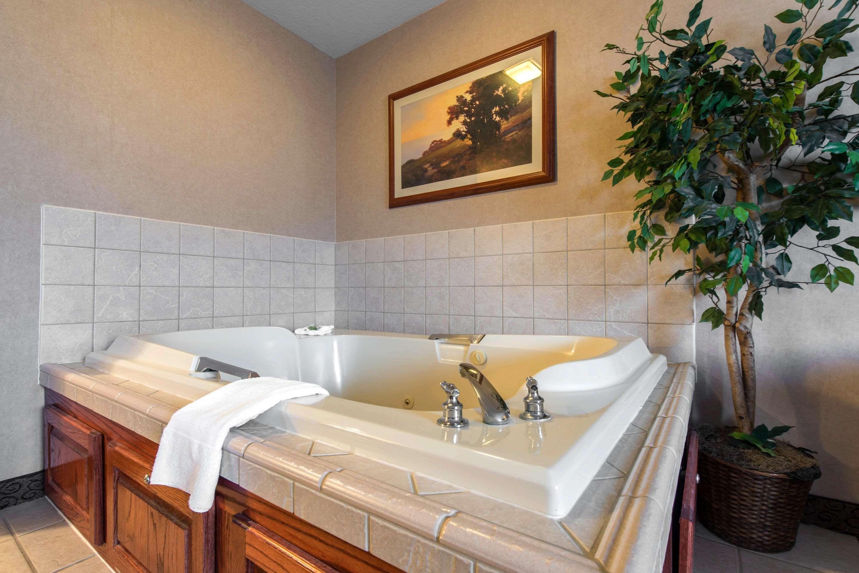 Quality Inn Burlington Exterior photo